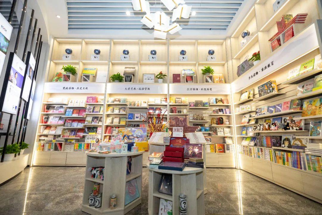 深圳地鐵增設(shè)書吧，市民出行閱讀兩不誤